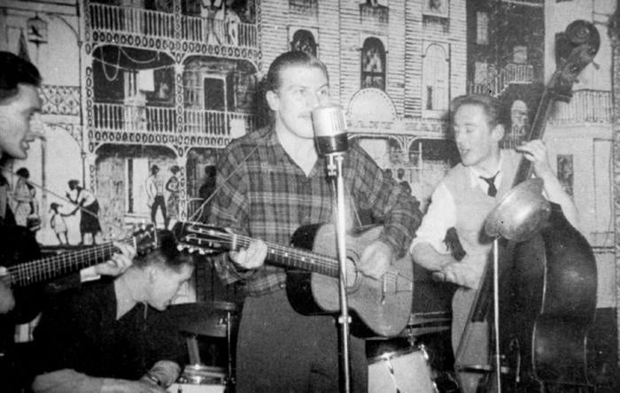 Lonnie Donegan's Impact on Skiffle Music