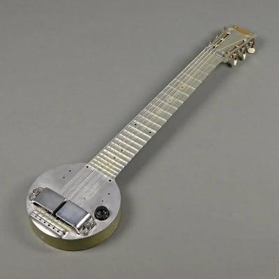 What are the Features of the Frying Pan Guitar?