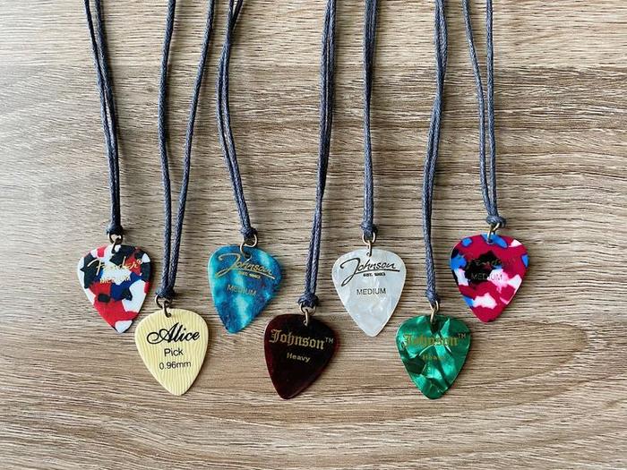 Buying a Guitar Plectrum Necklace as a Gift