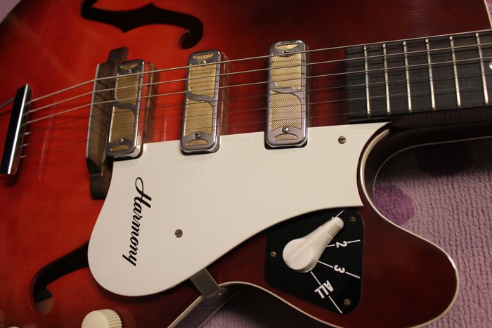 Harmony H59 Red Rocket - by David Still - Guitar Gavel