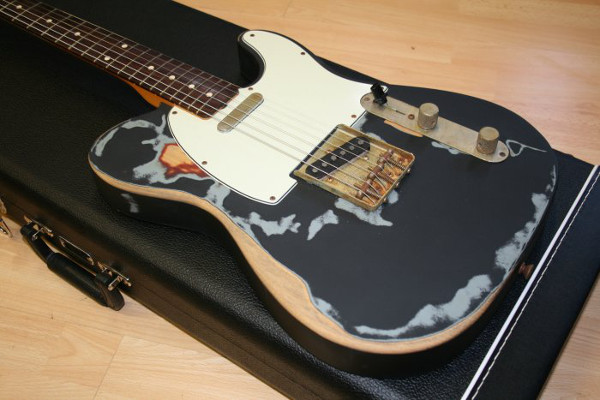 Example of subtle relicing achieving a 'used but not abused' vintage look.