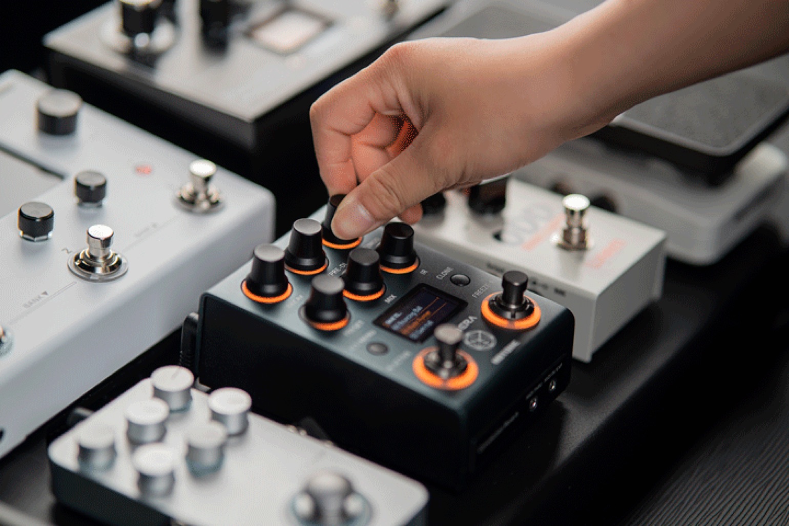 Hotone Verbera pedal showcasing its user-friendly interface for customization.