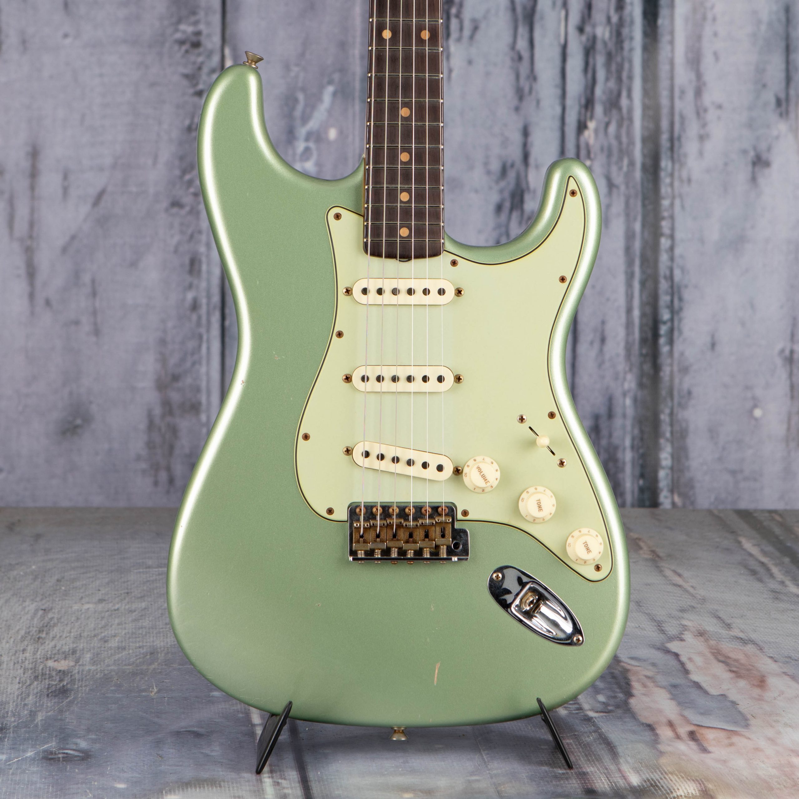 Fender Custom Shop 1959 Stratocaster Journeyman Relic in Faded Aged Sage Green Metallic.